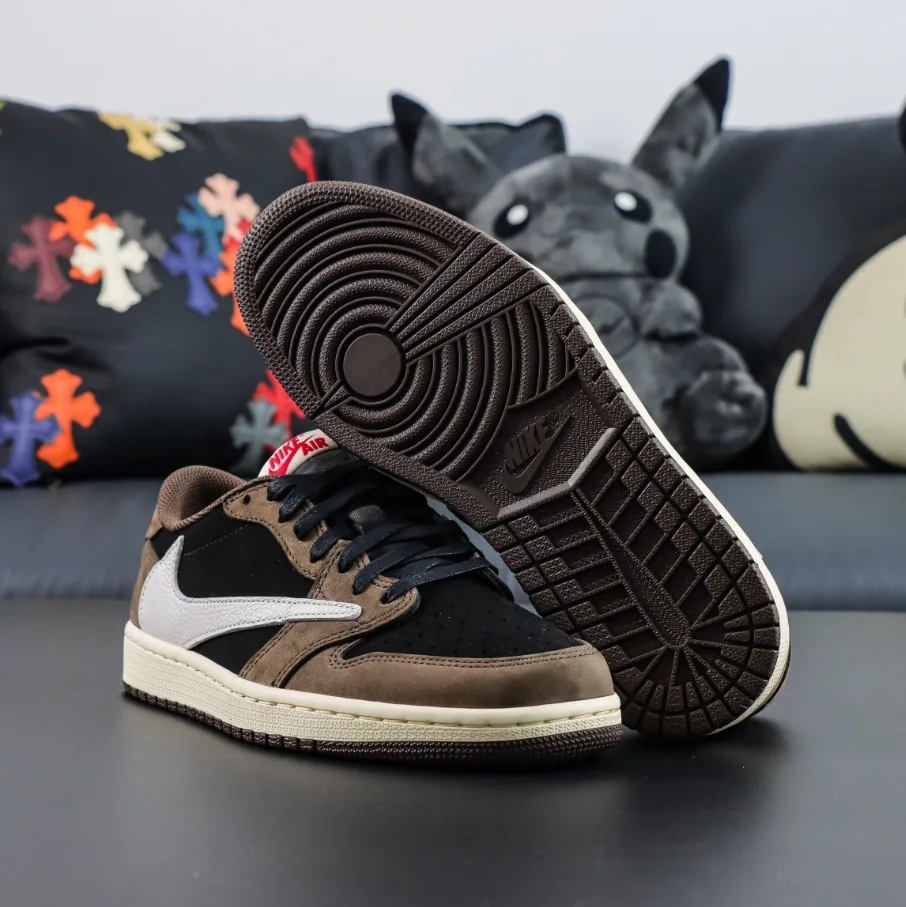 Jordan 1 Travis Scott low brown