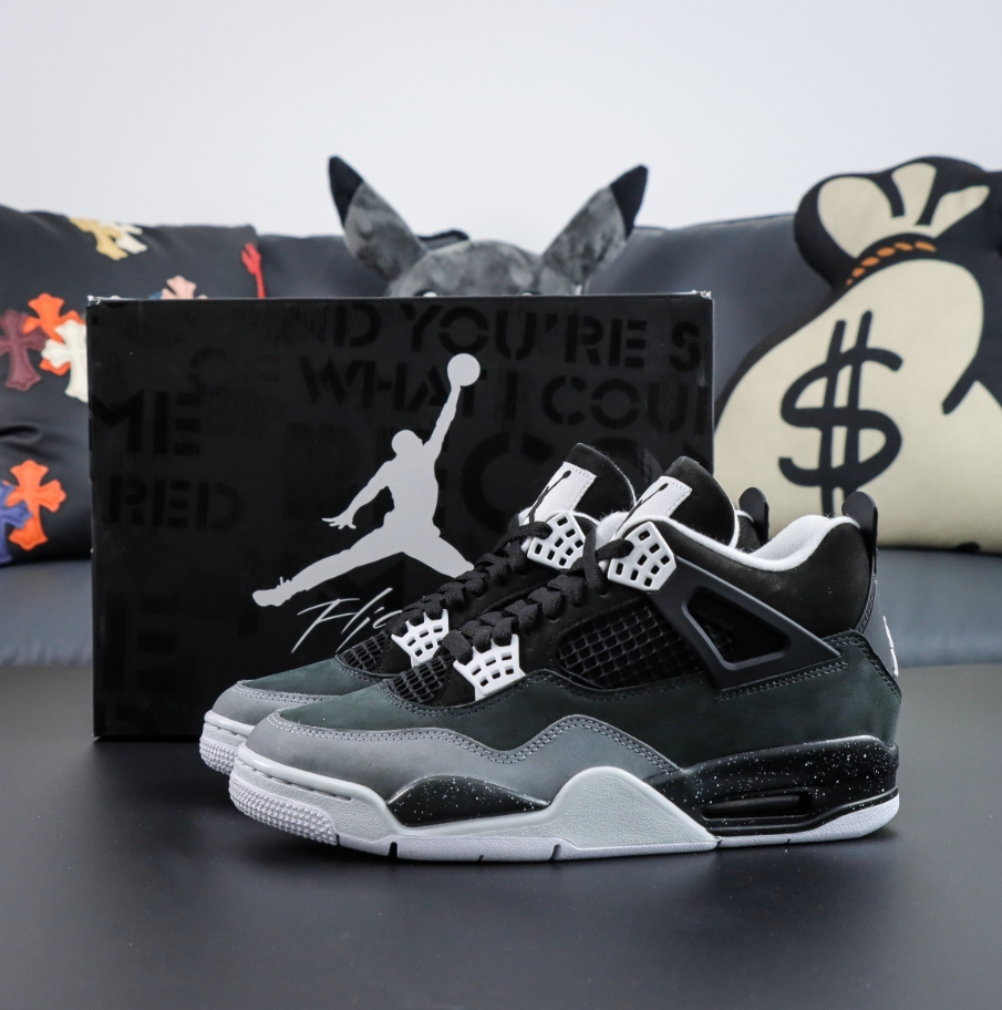 Jordan 4 Retro Fear.