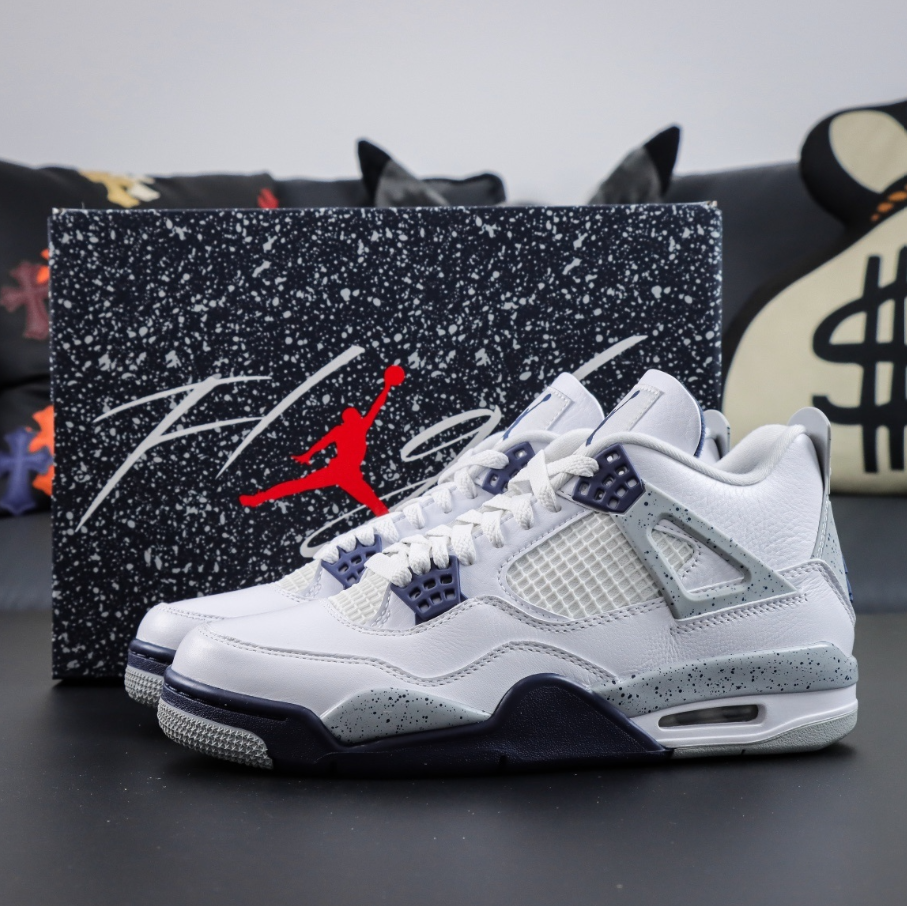 Jordan 4 Midnight Navy.