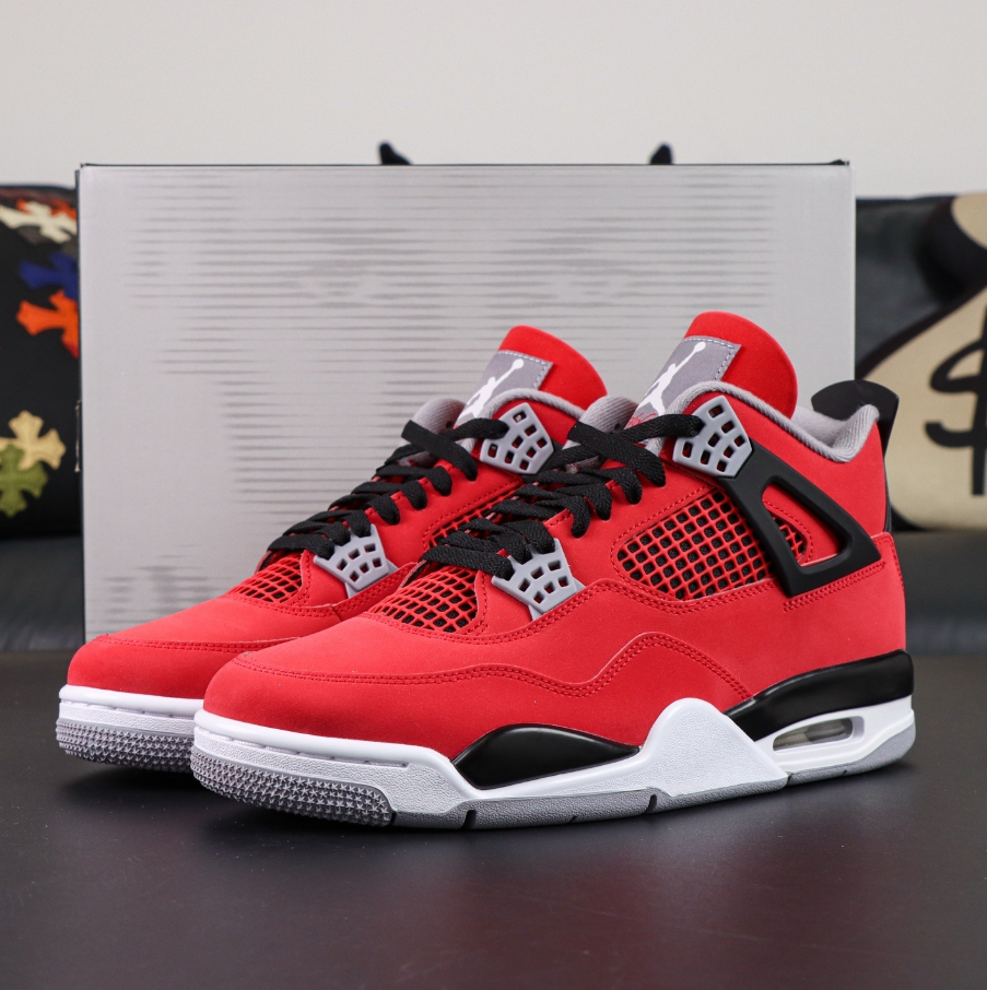 Jordan 4 Toro Rojo Retro.