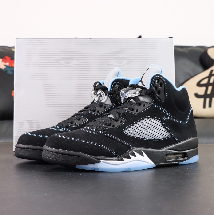 Jordan 5 Black Universitary Blue.