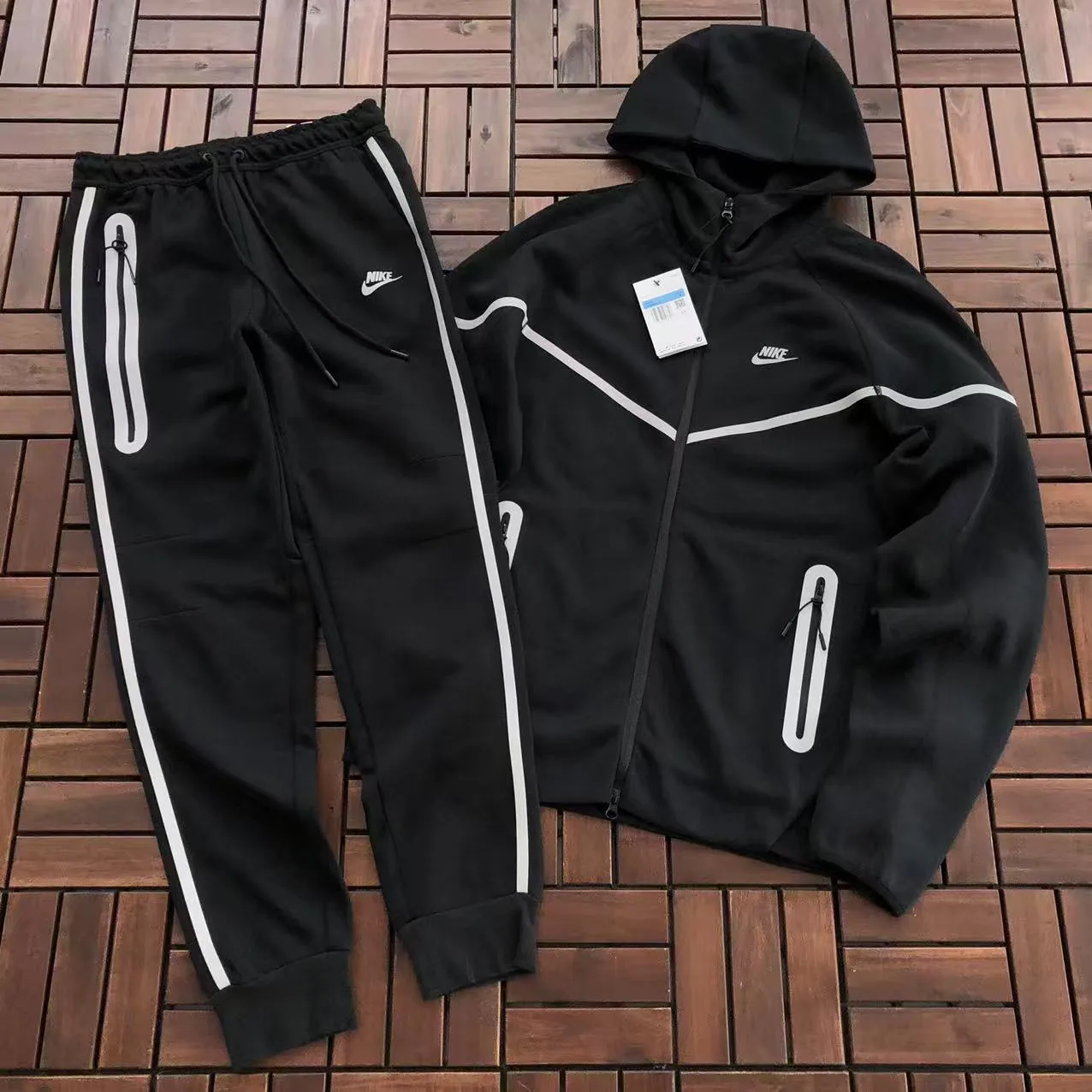 Nike Tech Reflective
