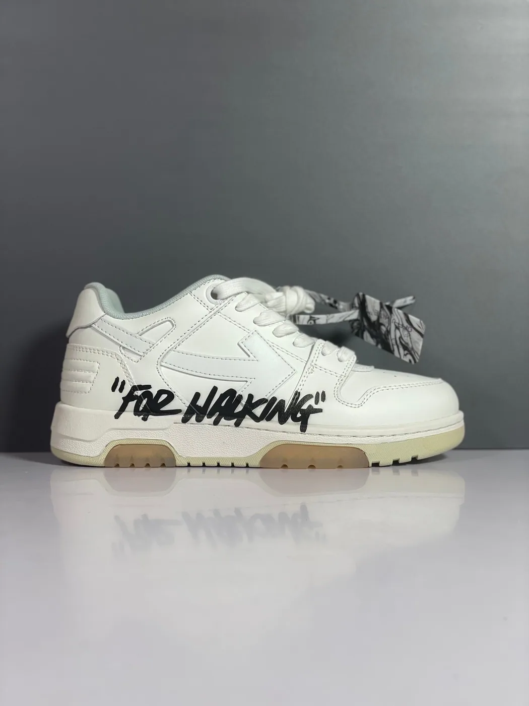 Off White Blanco 4