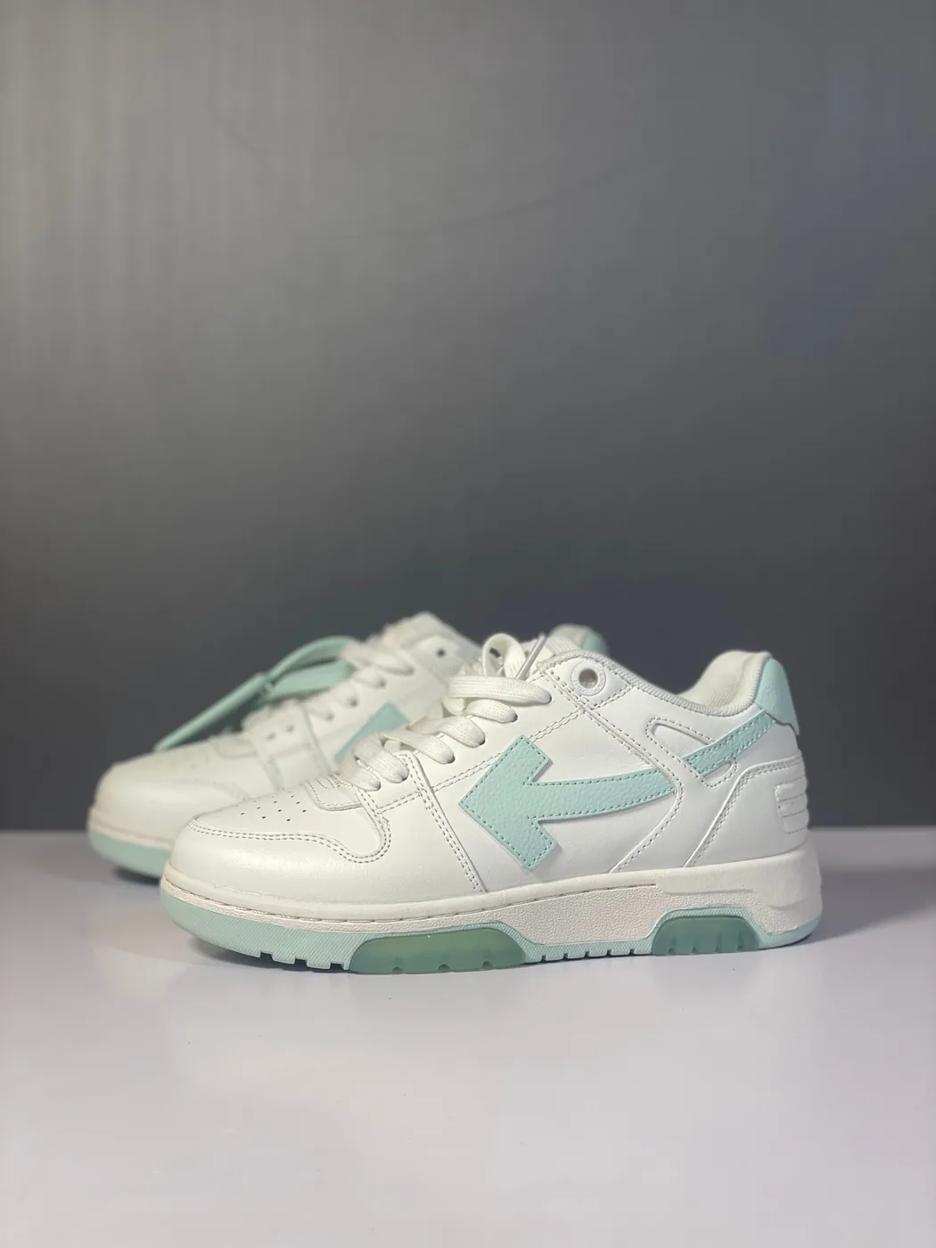 Off White Blanco Verde Claro