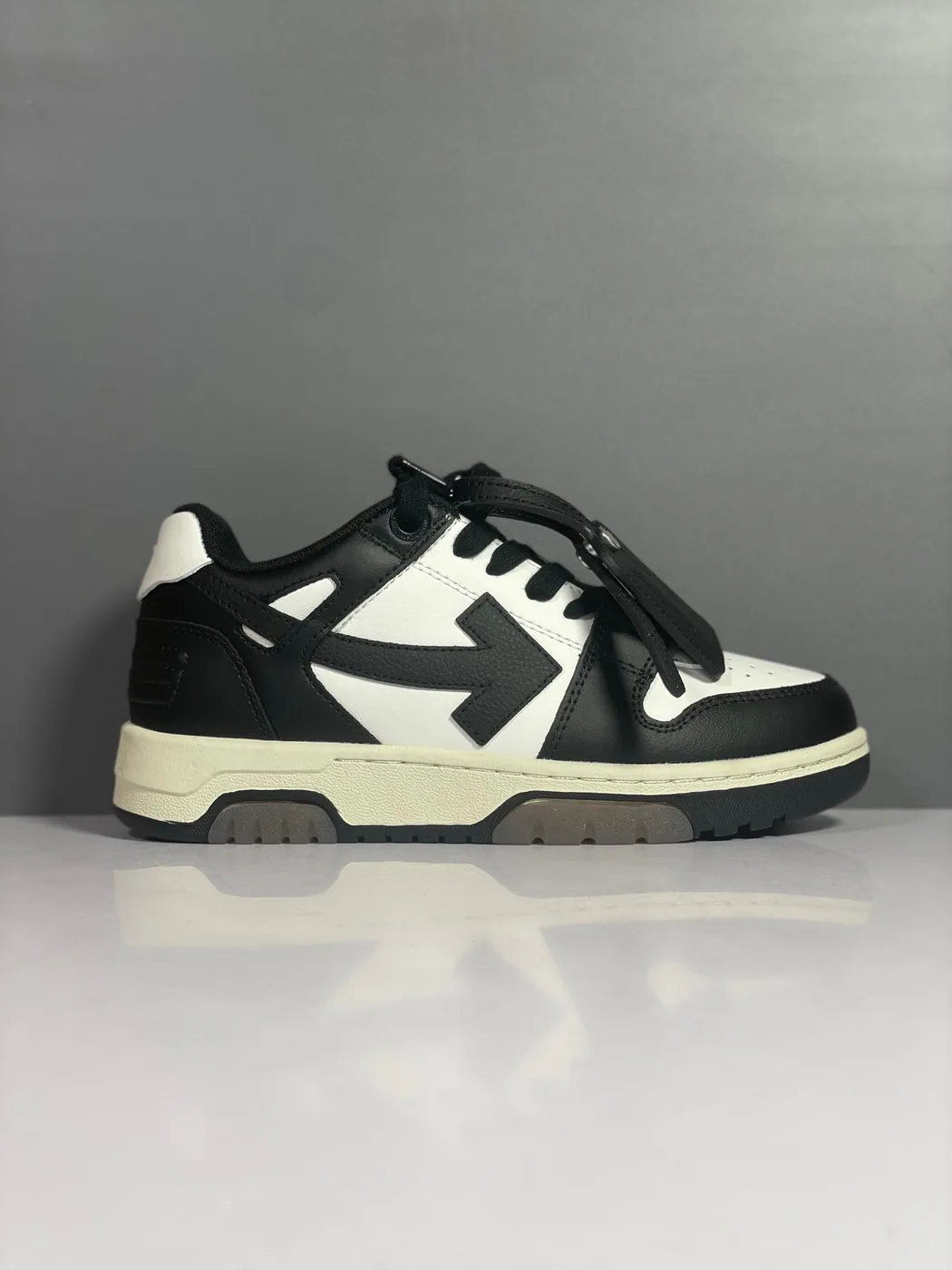 Off White Negro Blanco 2