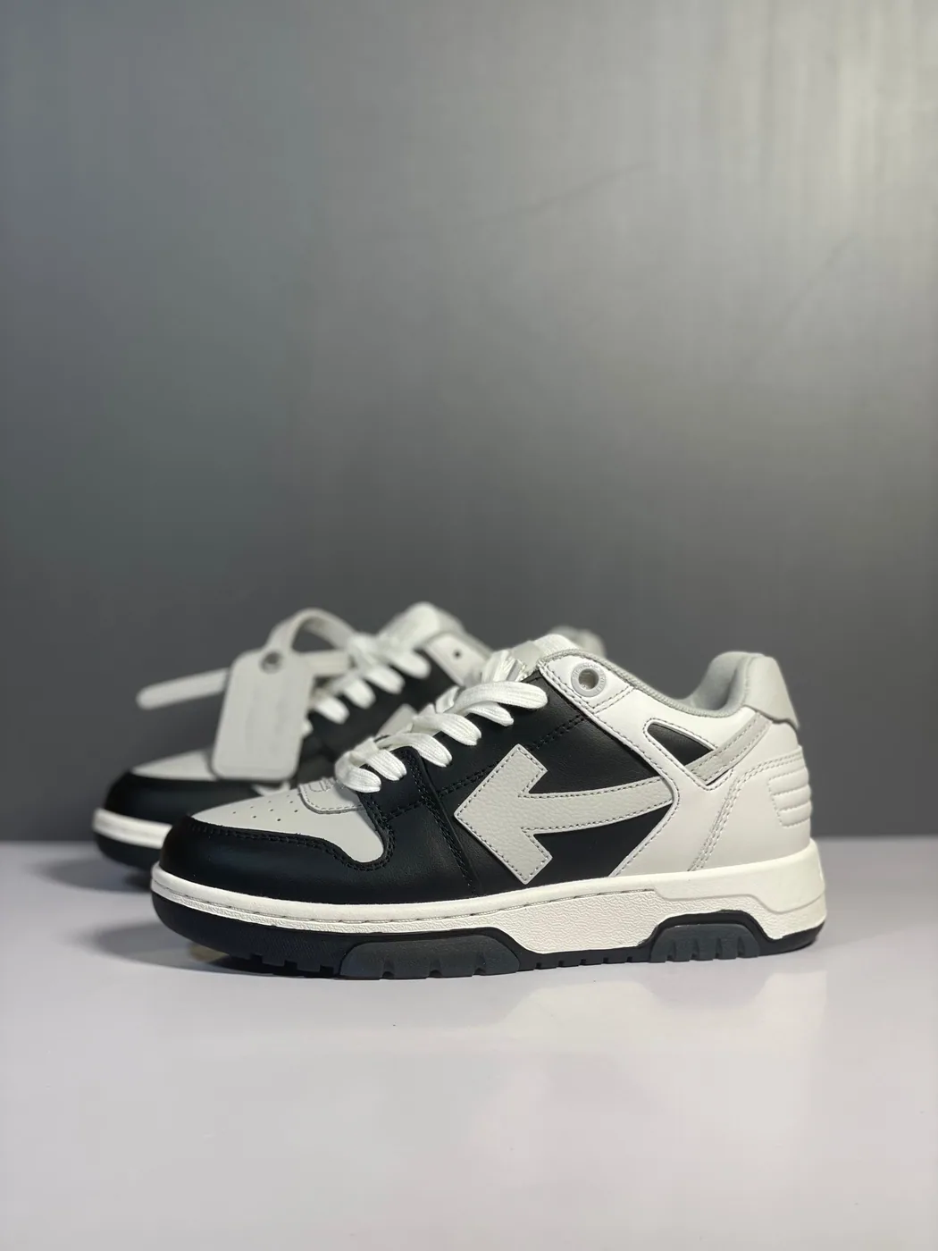 Off White Negro Blanco Gris