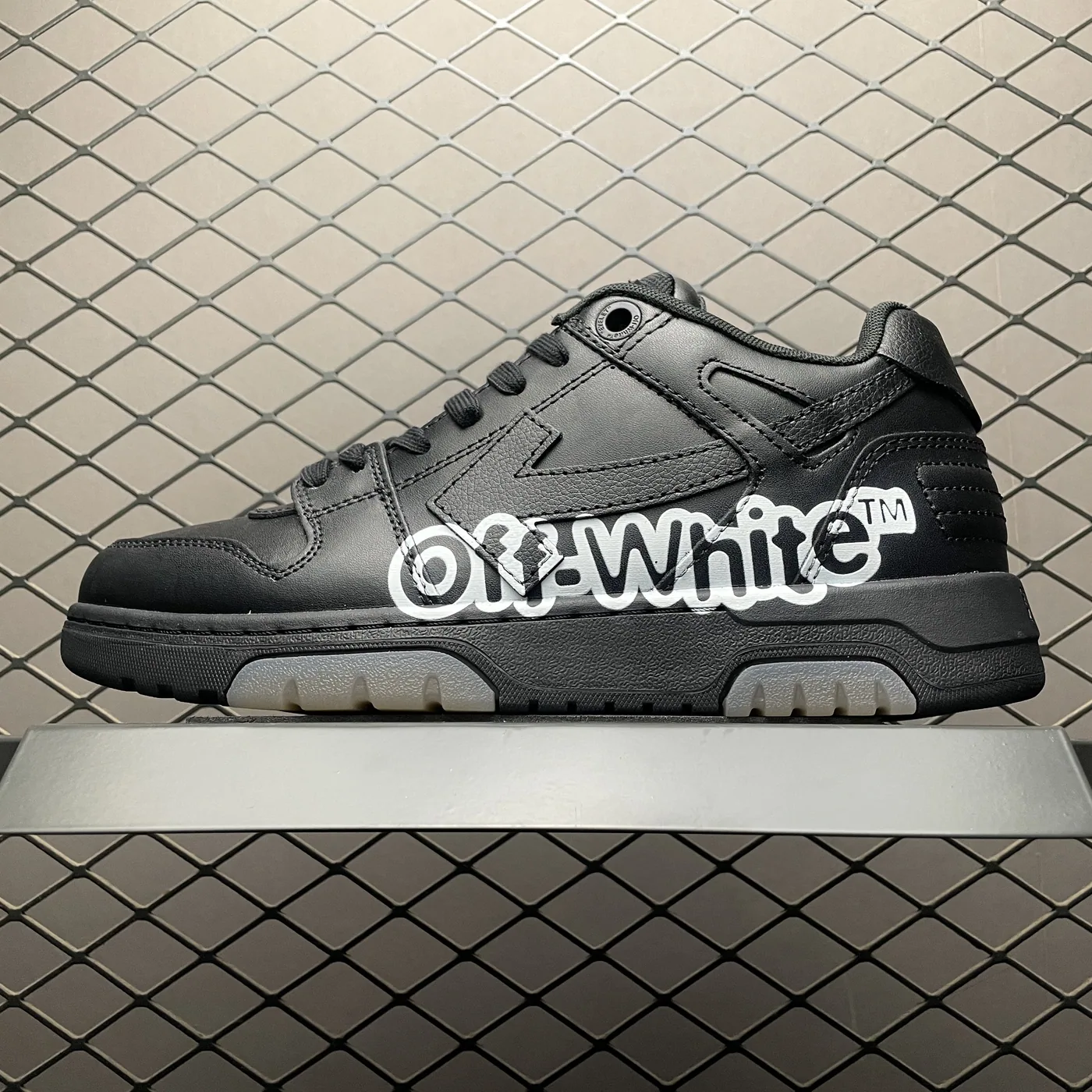 Off White Todo Negro