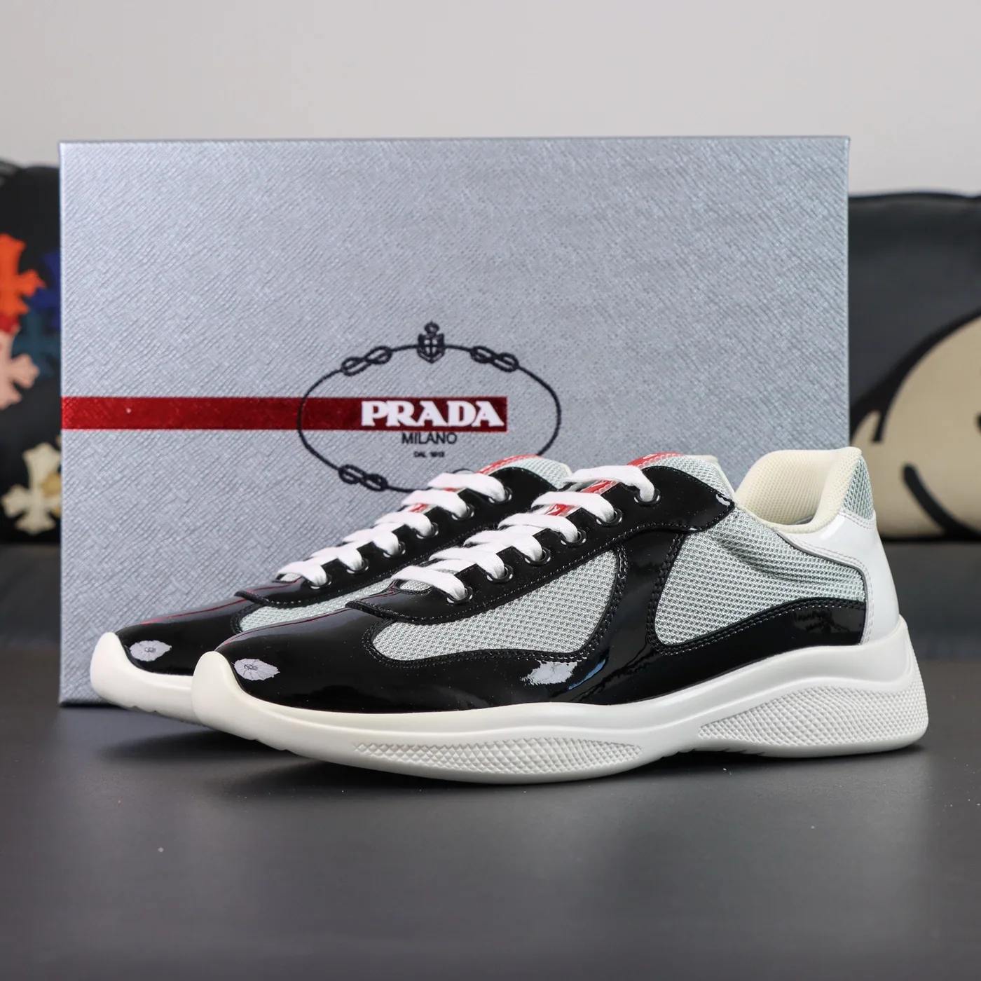 Prada Blanco Negro