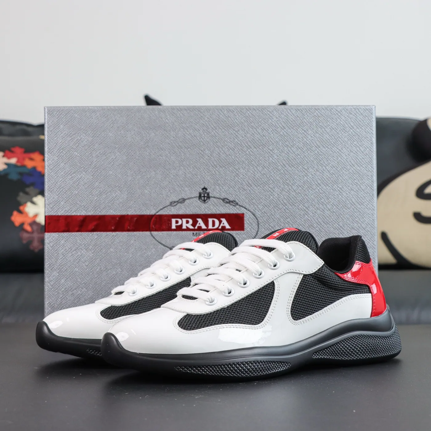 Prada Blanco Negro Rojo
