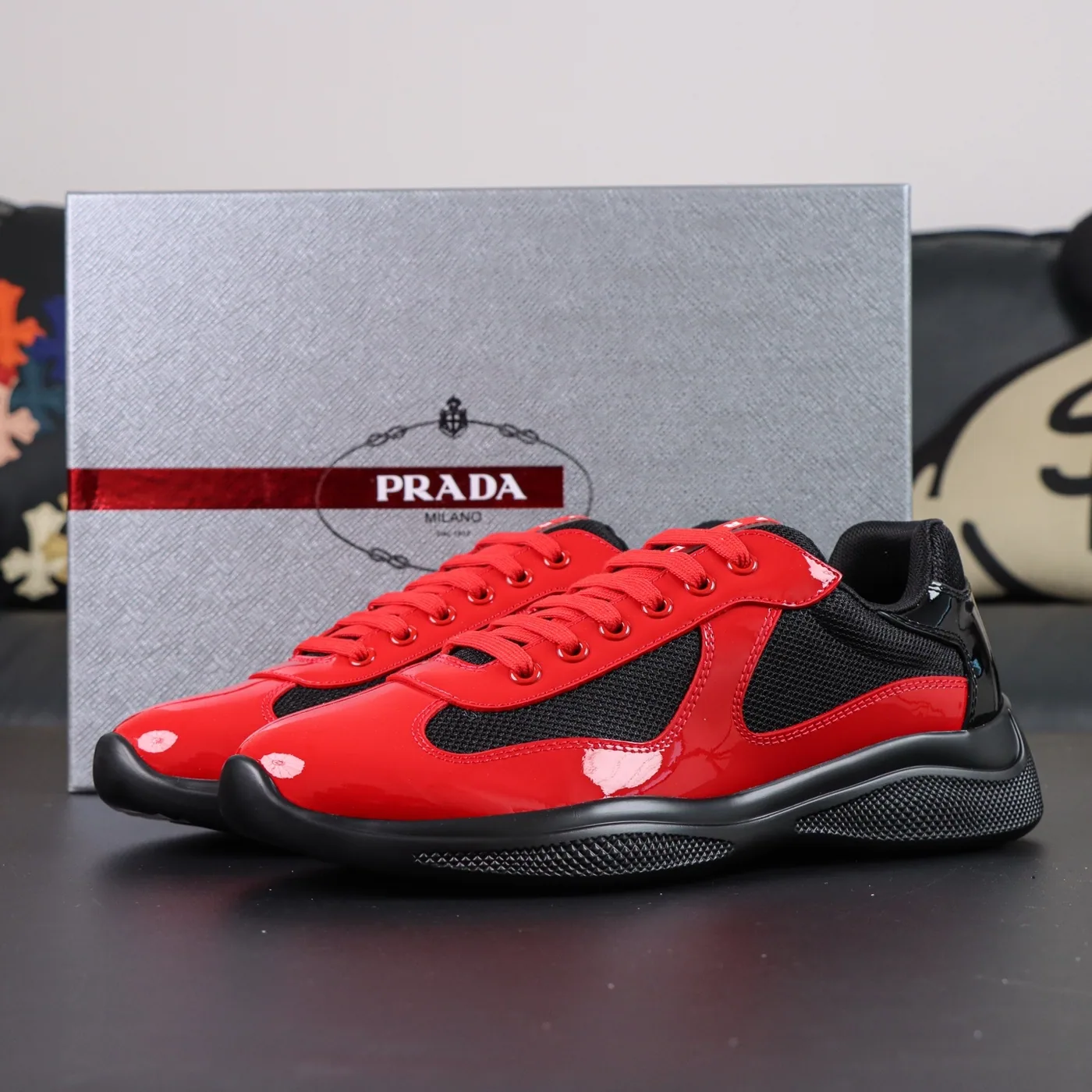 Prada Rojo Negro