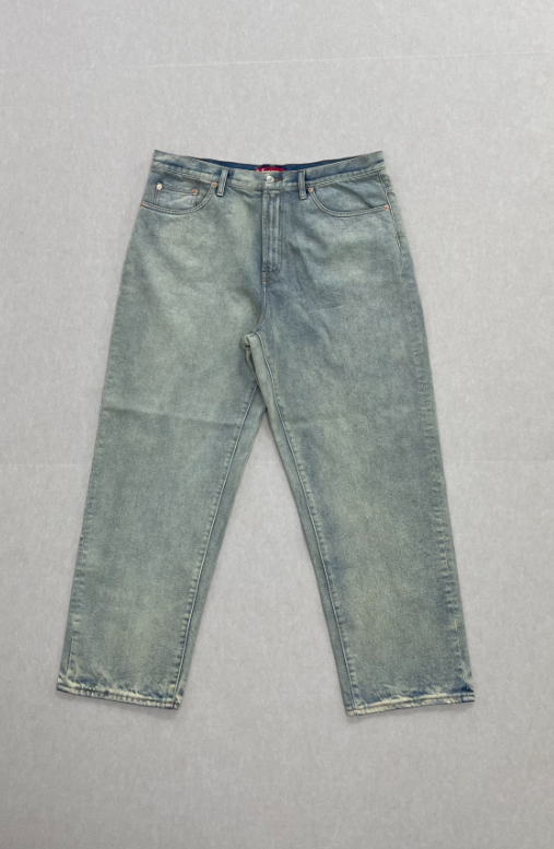 Supreme Jeans.